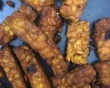 Gambar langkah 6 resipi Tempe goreng bawang putih.