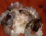 Foto langkah ke 1 dari resep Udang saus padang.