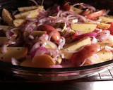 Foto del paso 10 de la receta: Gajos de patatas orgánicas al horno, con pinchitos morunos
