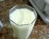 A picture of step 2 of Banana and dates shake😜💪.