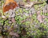 Foto del paso 3 de la receta: Guisantes con habas y alcachofas 🫛