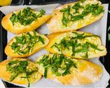 Hình bước làm 4 của món Crostini - bánh mì nướng cà chua phô mai kiểu Ý siêu dễ!