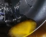 Foto langkah ke 8 dari resep Bolu Karamel Sarang Semut (anti gagal).
