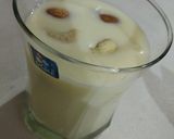A picture of step 2 of Mango shake.