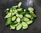 蒜炒小黃瓜的食譜步驟2照片