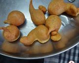 A picture of step 3 of Dahi phulki.