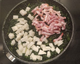 Foto del paso 3 de la receta: Empanada de espinacas, bacon, queso de cabra y patata