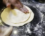 A picture of step 3 of Aloo paratha.