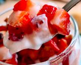 Foto del paso 5 de la receta: Copa de yogur natural de búfala con frutillas y mucho más 🍓estilo "parfait" en versión saludable 🍓