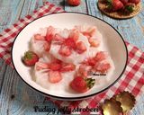 Foto langkah ke 5 dari resep Puding jelly stroberi.