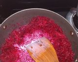 A picture of step 2 of Beetroot Halwa.