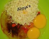 Foto langkah ke 2 dari resep 5. Martabak Mie Super Simple.