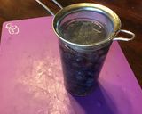 A picture of step 1 of California Farm Blueberry Fruit Leather and Sun Drying.
