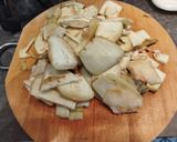 Foto del paso 8 de la receta: Masa de pizza con multisemillas casera con queso de untar y verduras