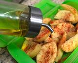 Foto del paso 3 de la receta: Patatas gajo o cajún en 10 minutos al microondas con Lékué estuche de vapor