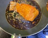 Hình bước làm 3 của món Cá hồi áp chảo xốt Teriyaki (Seared Salmon with Teriyaki Sauce)