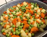 Une image de l'étape 2 de Petits pois et légumes de saison.