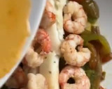 Foto del paso 10 de la receta: Bacalao skrei con gambones al ajillo, sobre cama de pimientos
