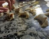 Foto del paso 1 de la receta: Mini medialunas con dulce de leche, ultra fácil! Con pascualina