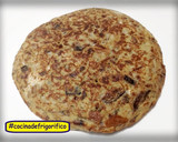 Foto del paso 3 de la receta: Tortilla de cebolla, tomate y nueces