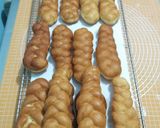 Foto langkah ke 6 dari resep Donat Kepang.