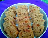 A picture of step 6 of Spongi biscuit cake.