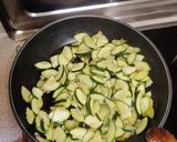 Foto del paso 1 de la receta: Pasta con pesto de calabacín