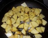 Foto del paso 1 de la receta: Papas al tequila y especias