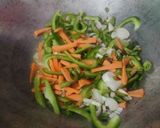 हक्का नूडल्स (hakka noodles recipe in marathi) रेसिपी स्टेप 5 फोटो 