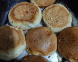 A picture of step 3 of Indian Bun omllette.
