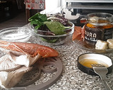 Foto del paso 1 de la receta: Ensalada templada de setas, alcachofas en escabeche y gambas