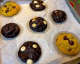 صورة لخطوة 1 من وصفة كوكيز نيويورك دبل تشوكلت (بحشو الشوكلت سبريد) 🍪