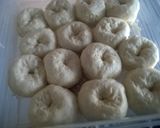Foto langkah ke 3 dari resep Donat Maizena lembut. eggless.