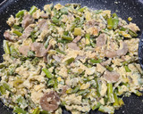 Foto del paso 9 de la receta: Revuelto de espárragos y champiñones