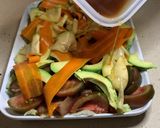Foto del paso 7 de la receta: Ensalada de tomates, aguacate, verduras encurtidas y rulo de cabra tostado