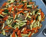A picture of step 4 of Spaghetti with Stir-Fried Vegetables and Soy Sauce.