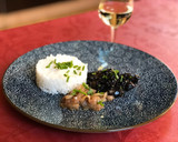 Foto del paso 6 de la receta: Chipirón en su tinta encebollado