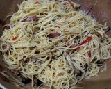 Foto langkah ke 3 dari resep #118. Spicy Aglio Olio.
