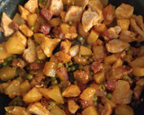 Foto del paso 3 de la receta: Pollo con patatas y lomo