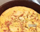 Foto langkah ke 3 dari resep Tortilla Cheesy Egg Sandwich.