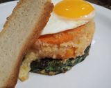 Foto del paso 5 de la receta: Torre de: tortilla verde+milanesa vegetal rellena+ huevo 😍