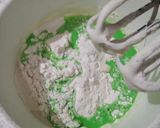 Foto langkah ke 5 dari resep Bolu Kukus Pandan Mini.