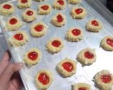 Foto langkah ke 8 dari resep 20. Thumbprint Stroberi.
