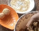 A picture of step 4 of Jeggery til peanut laddu.