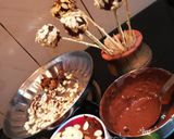 চকোলেট ড্রাই ফ্রুটস ললিপপ (chocolate dry fruits lollipop recipe in Bengali) রেসিপির ধাপ 4 ছবি