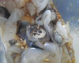 Hình bước làm 1 của món Mực xào hành tây