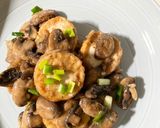 Foto langkah ke 4 dari resep Tumis Jamur Tofu.