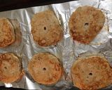A picture of step 4 of Chicken parm burgers.