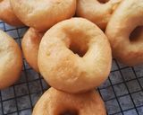 Foto langkah ke 7 dari resep Donat Tanpa Telur, Empuk!.