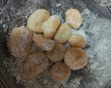 A picture of step 3 of Kuih Getas.